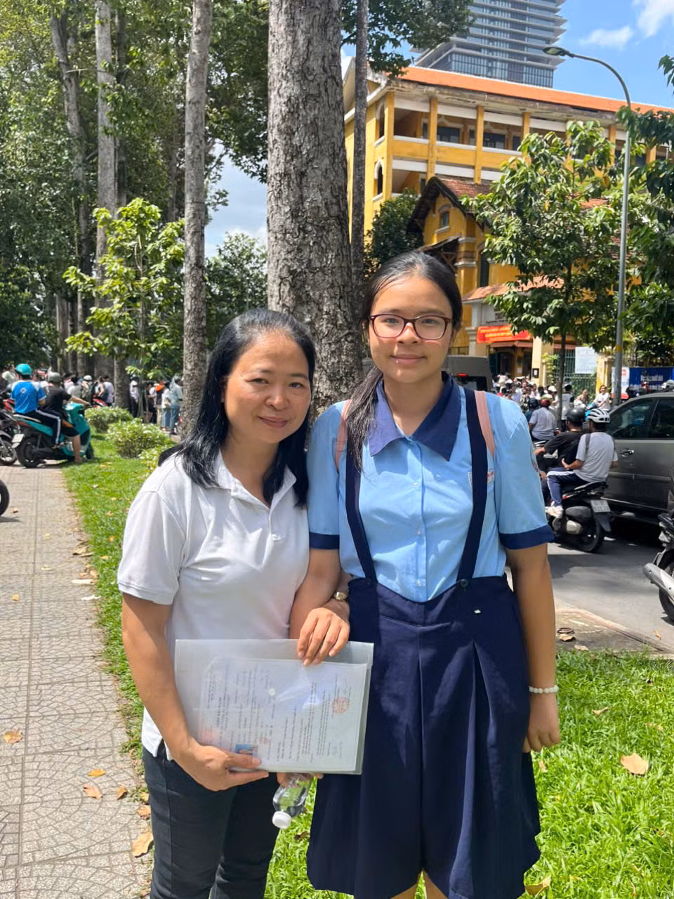 “Mình muốn nhắn nhủ đến các bạn là hãy luôn tin tưởng bản thân, nỗ lực hết sức mình vì mục tiêu, và tận dụng từng giây phút của năm lớp 9.” - Minh Thư chia sẻ. Ảnh: NVCC