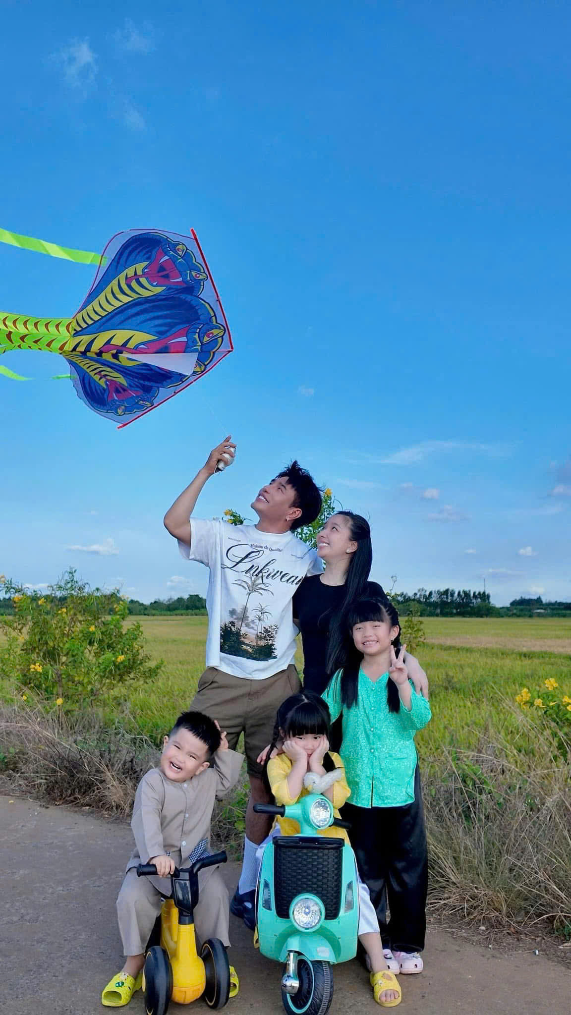 Gia đình hạnh phúc của "Diễm" trong những khoảnh khắc bình dị. Gia đình hạnh phúc của "Diễm" trong những khoảnh khắc bình dị.