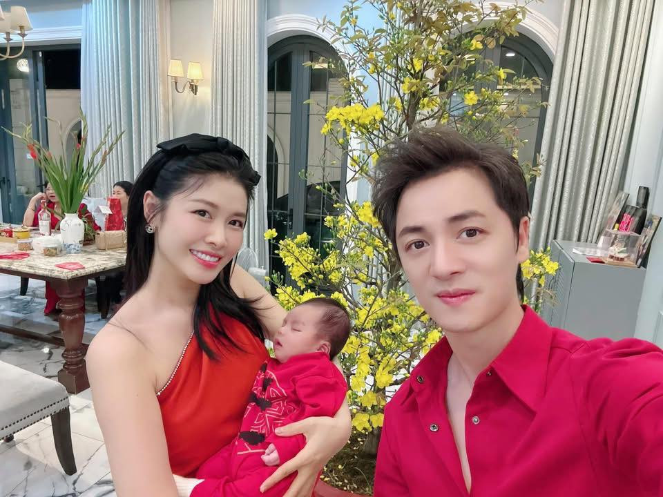 Năm Ất Tỵ, gia đình "anh tài" Đăng Khôi có thêm thành viên mới. Năm Ất Tỵ, gia đình "anh tài" Đăng Khôi có thêm thành viên mới.