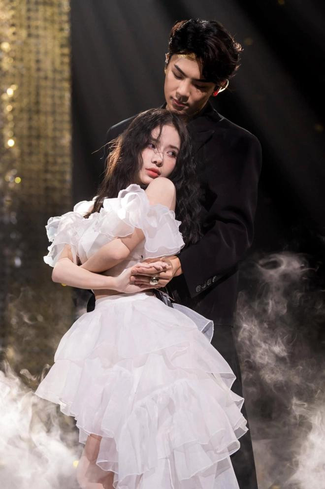 Có tài, có sắc, nhưng LyLy dường như thiếu một chút “duyên” với sân chơi thi cử.