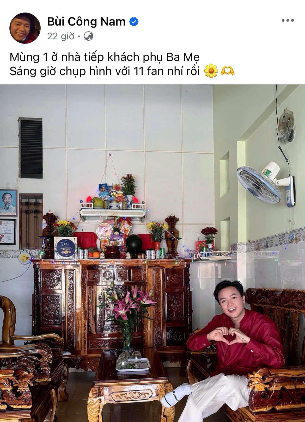 "Anh tài" Bùi Công Nam cũng báo cáo tình hình đã chụp ảnh với hơn 10 fan nhí. "Anh tài" Bùi Công Nam cũng báo cáo tình hình đã chụp ảnh với hơn 10 fan nhí.