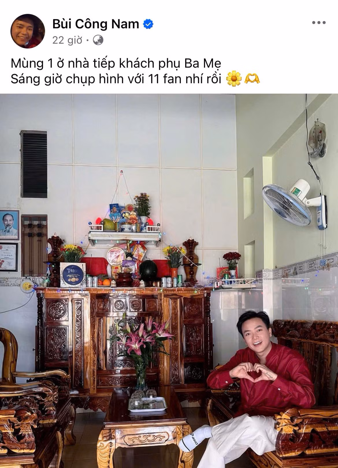 "Anh tài" Bùi Công Nam cũng báo cáo tình hình đã chụp ảnh với hơn 10 fan nhí. "Anh tài" Bùi Công Nam cũng báo cáo tình hình đã chụp ảnh với hơn 10 fan nhí.
