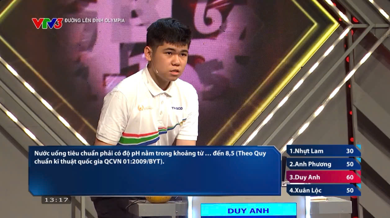 Duy Anh liên tục nhấn chuông và dẫn đầu ở vòng Khởi động.