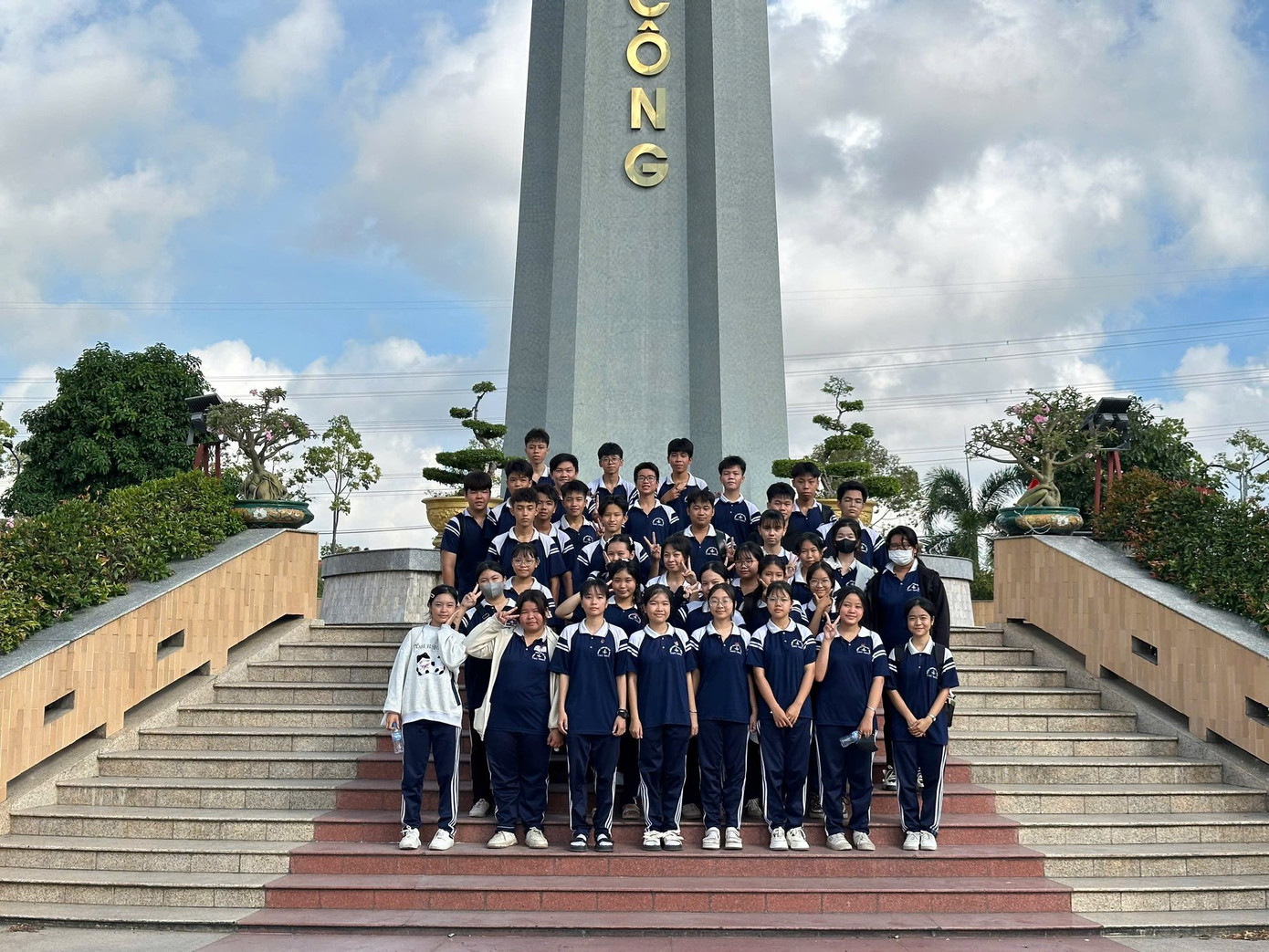 Ảnh: Tuổi trẻ trường THPT Thủ Thừa Ảnh: Tuổi trẻ trường THPT Thủ Thừa