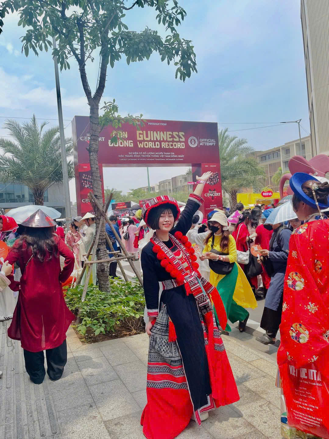 Các Gai Con mang đến trang phục truyền thống của nhiều vùng miền. Nguồn: @vivien.kattt Các Gai Con mang đến trang phục truyền thống của nhiều vùng miền. Nguồn: @vivien.kattt