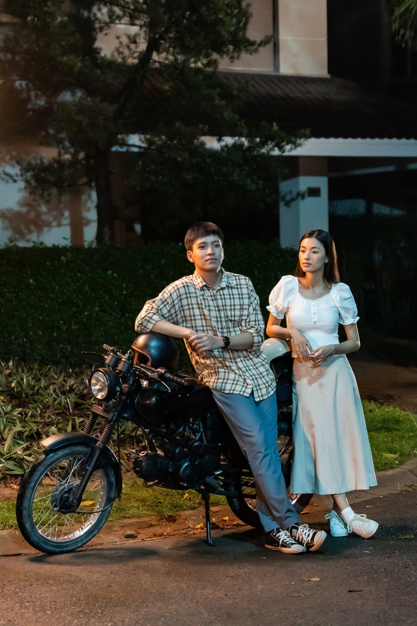 Cặp đôi Nhân (Bạch Công Khanh) - Thùy Chi (Lan Thy) trong bộ phim Âm dương lộ.