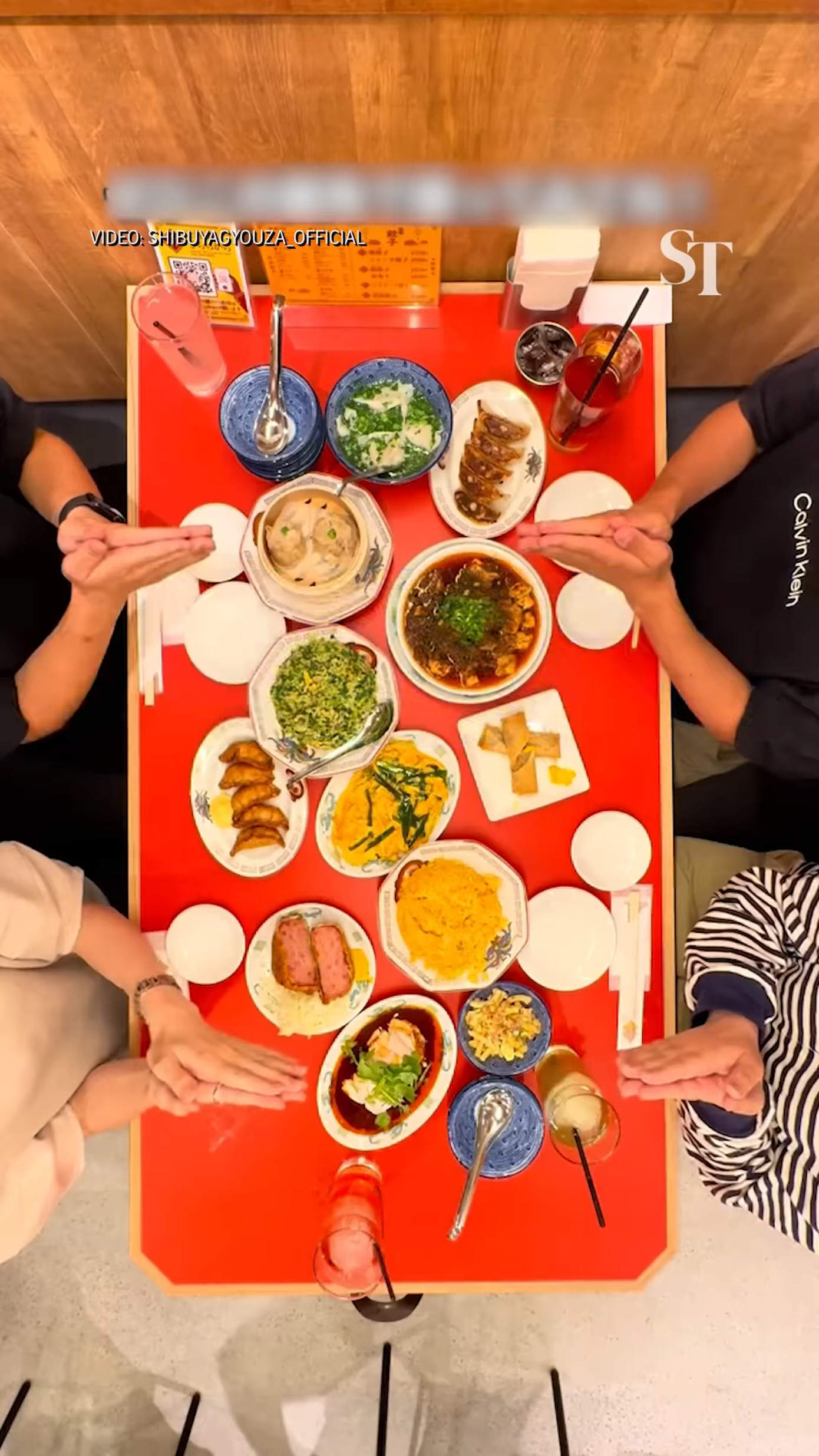 Một góc nhìn đầy thú vị cho video của các bạn trẻ. Ảnh: @straitstimesonline Một góc nhìn đầy thú vị cho video của các bạn trẻ. Ảnh: @straitstimesonline