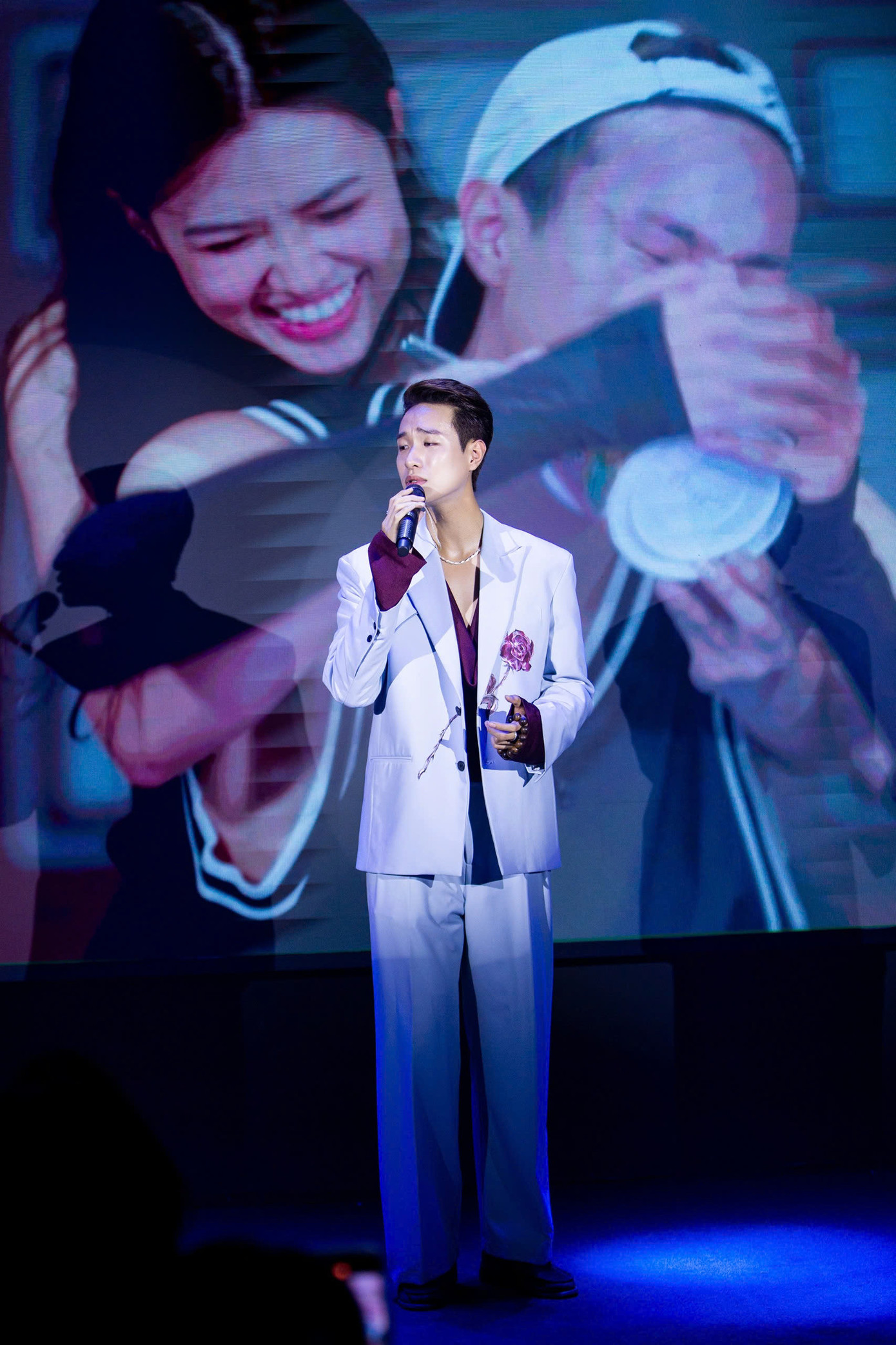 EP ‘N|, là một chuyến hành trình đưa người nghe đi qua nhiều trạm dừng cảm xúc. EP ‘N|, là một chuyến hành trình đưa người nghe đi qua nhiều trạm dừng cảm xúc.