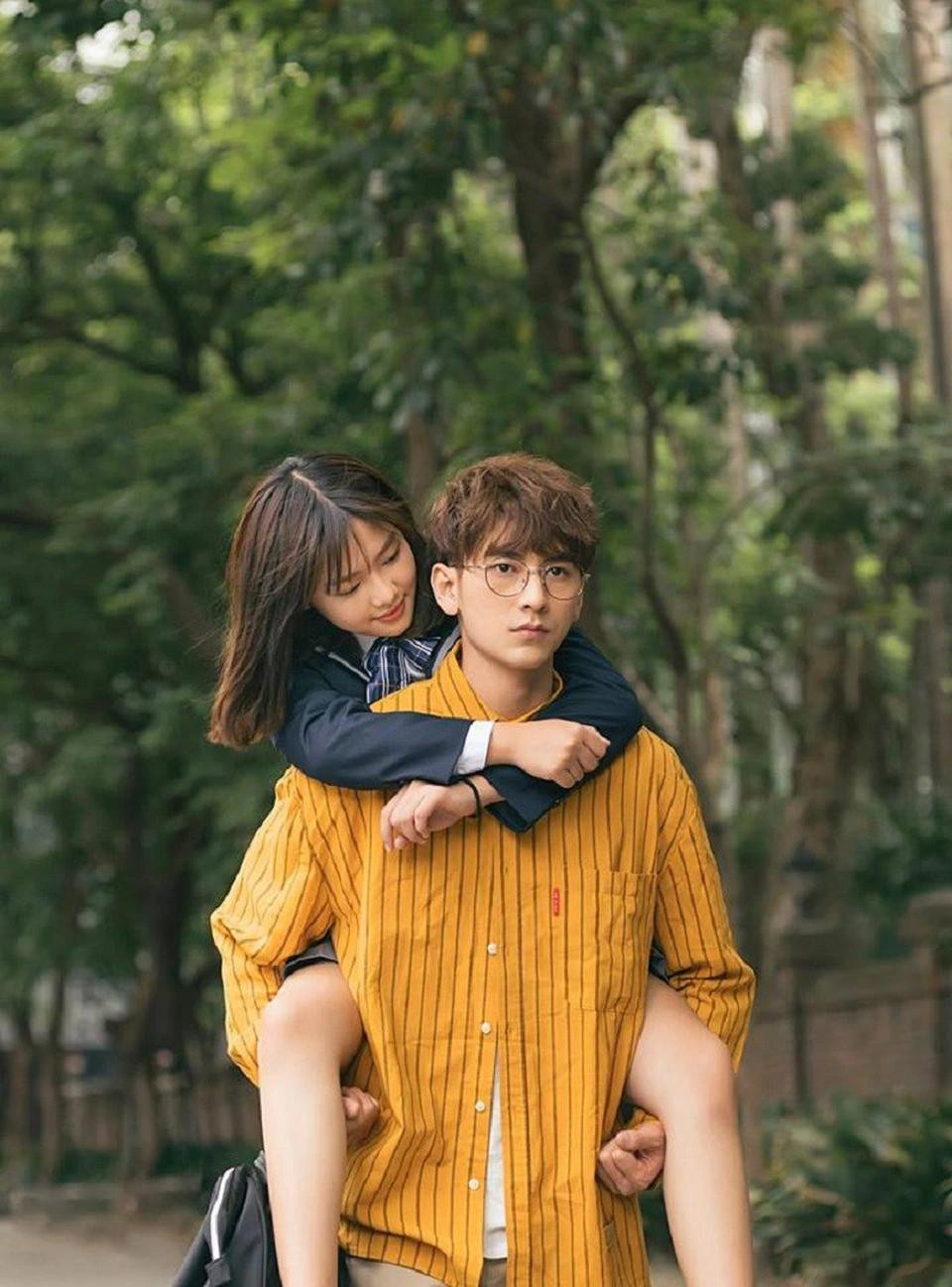 Nhan sắc "bạch nguyệt quang" của Yeolan vào thời điểm quay MV. Nhan sắc "bạch nguyệt quang" của Yeolan vào thời điểm quay MV.