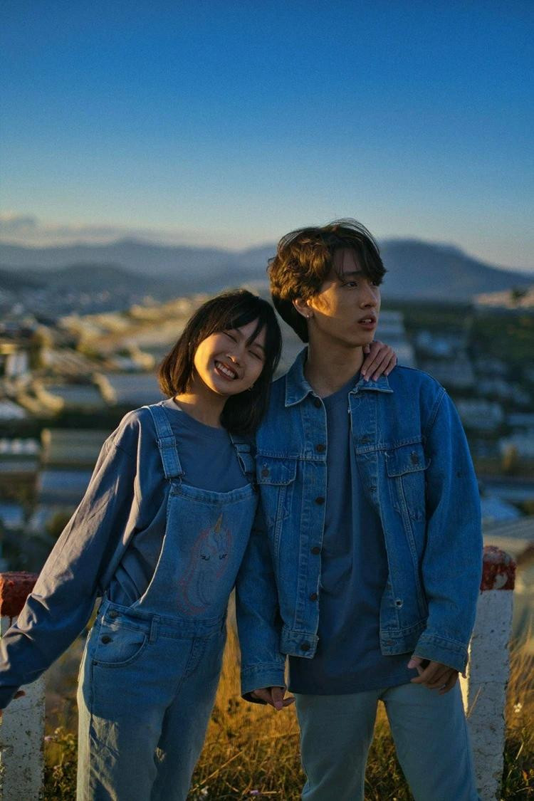 Anh chàng còn chăm chỉ hoạt động TikTok cùng bạn diễn Ruby Bảo An.