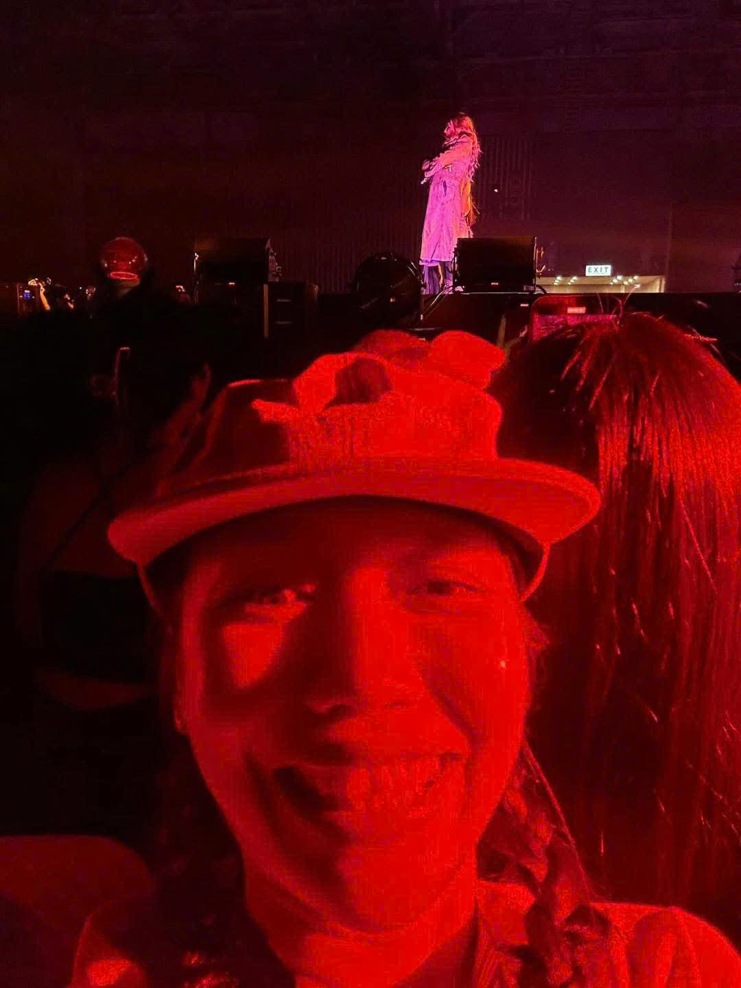 Diệu Nhi chuẩn "fangirl chính hiệu" khi phấn khích cheap moment từ xa cùng thần tượng.