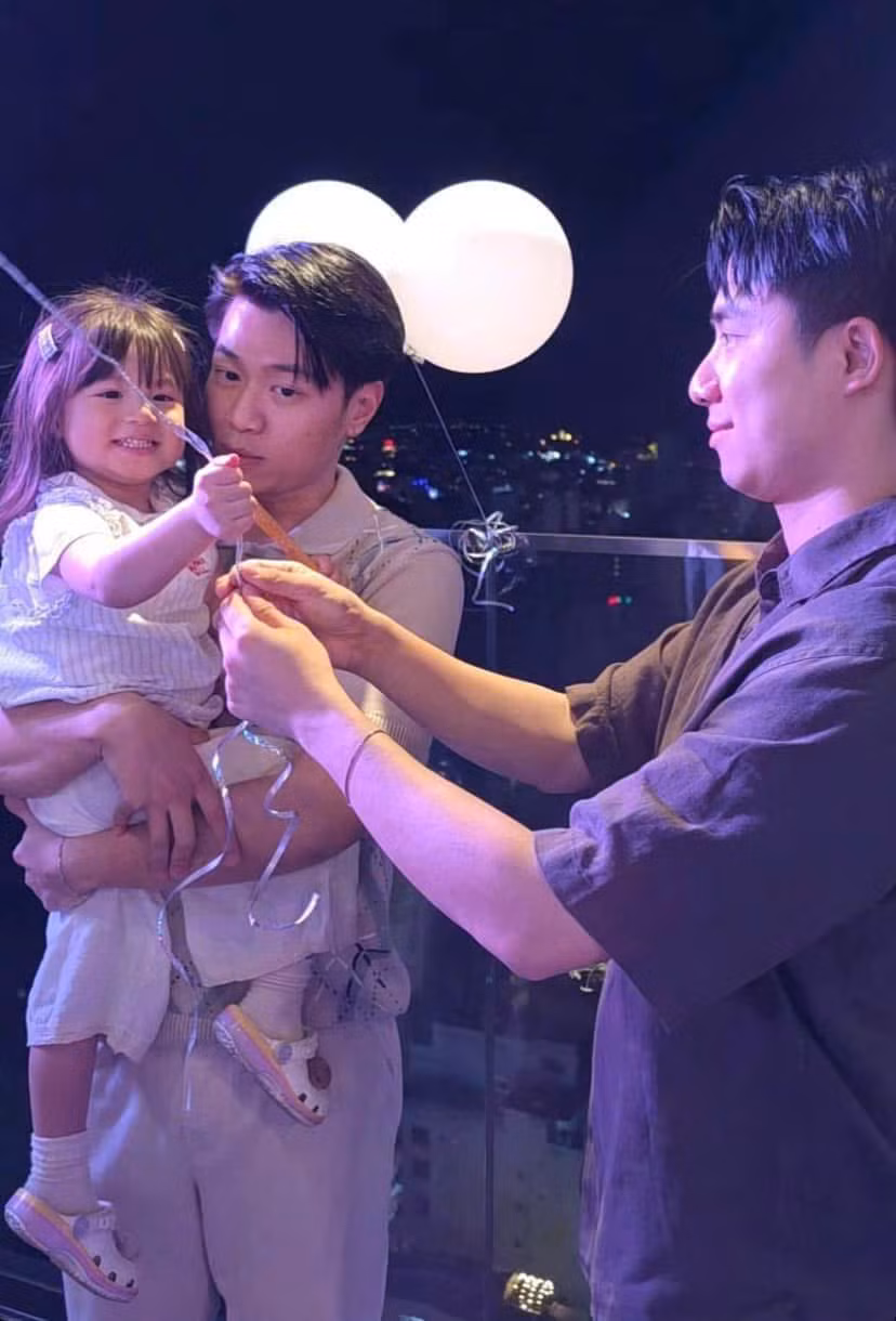 Giờ đây, Pam đã thân với "chú Ninh" hơn, ba chú cháu khiến netizen thích thú mỗi khi xuất hiện cùng khung hình.