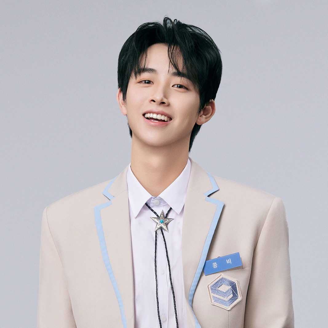 Nam ca sĩ sinh năm 2000 được đào tạo bài bản theo mô hình idol Hàn Quốc.