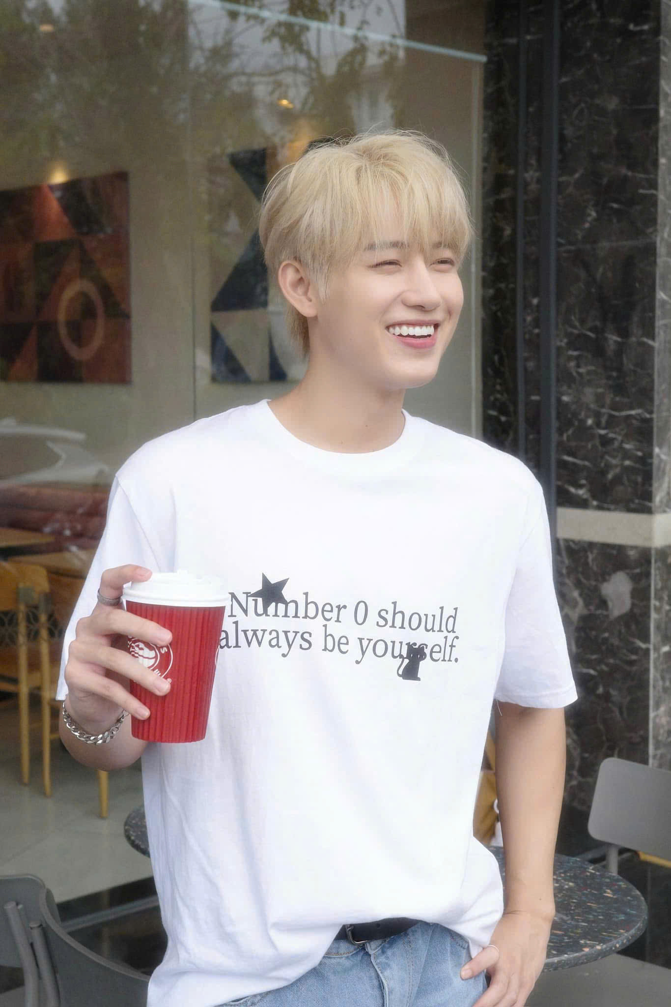 Hồ Đông Quan ghi điểm với hình tượng "đa-zi-năng" khi vừa có thể hát, nhảy và diễn xuất.