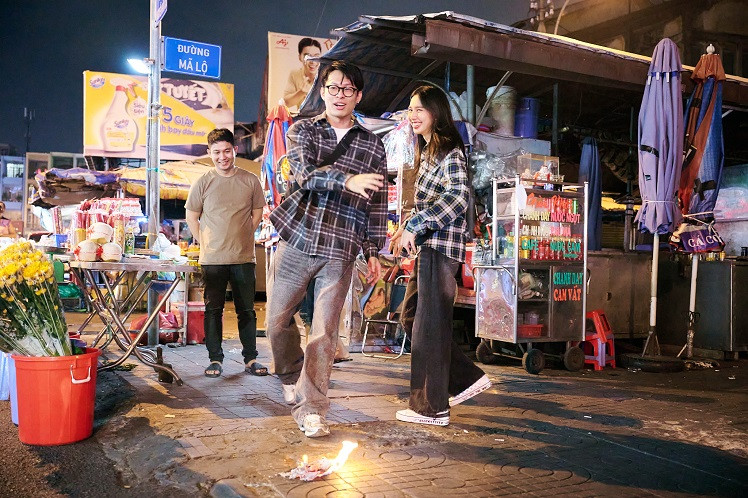 Về phần HURRYKNG, anh là khách mời trong Đu Đêm 3 tập 1 và gây bất ngờ với màn tương tác ăn ý, hài hước cùng Thùy Tiên. Về phần HURRYKNG, anh là khách mời trong Đu Đêm 3 tập 1 và gây bất ngờ với màn tương tác ăn ý, hài hước cùng Thùy Tiên.