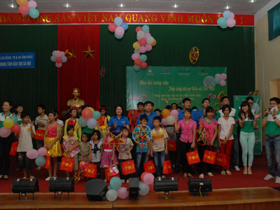Đoàn Thanh niên Vietcombank tổ chức giao lưu vui trung thu với các em thiếu nhi tại Trung tâm Bảo trợ xã hội tỉnh Vĩnh Phúc