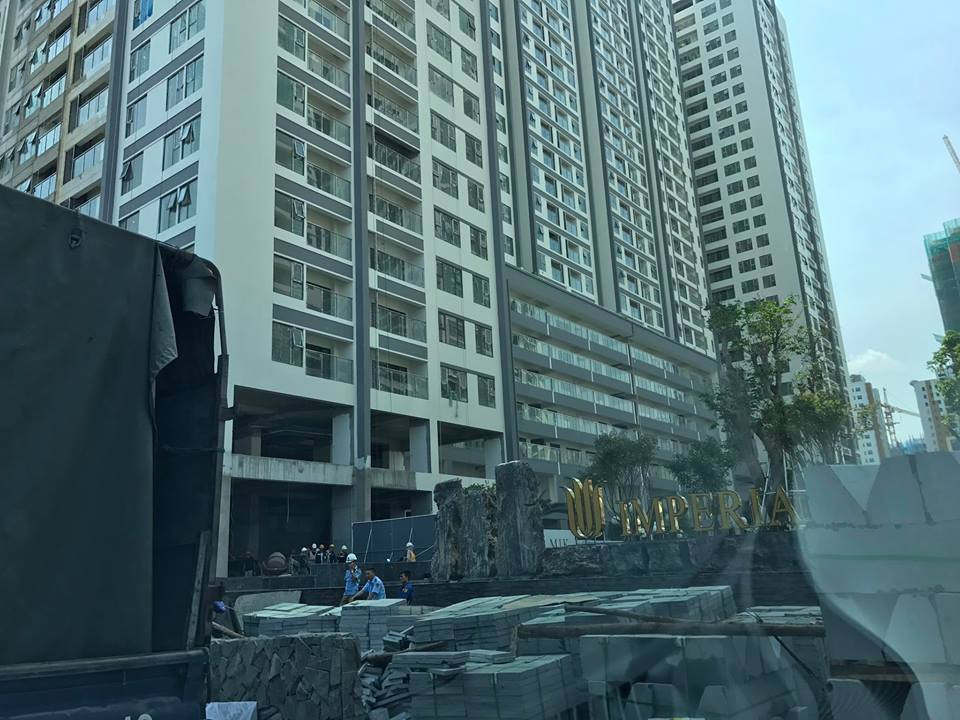 Bị cắt nước đầu năm, dân chung cư mang xô chậu xuống sảnh gội đầu ảnh 6