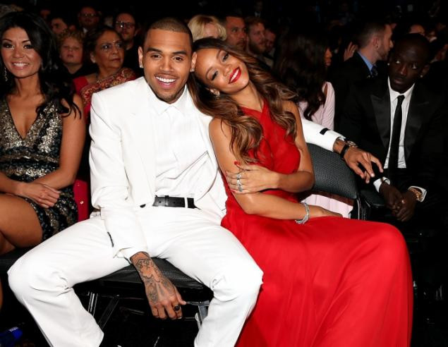 Chris Brown hiện tại rất ân hận vì đã đối xử tồi tệ với Rihanna
