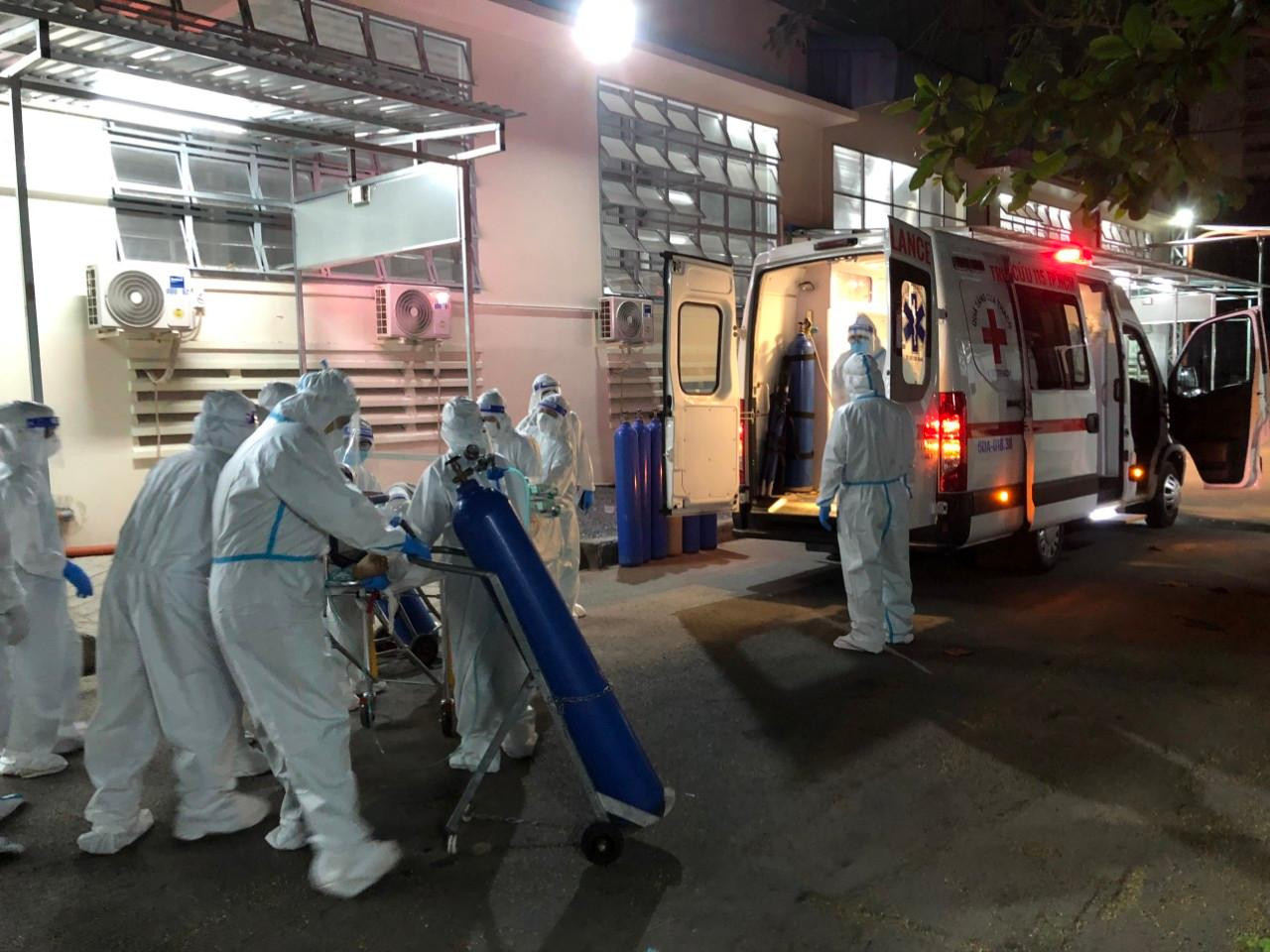 Các bác sĩ đã chuyển đổi hệ thống ECMO mới để phù hợp chuyển bệnh bằng chuyên cơ Các bác sĩ đã chuyển đổi hệ thống ECMO mới để phù hợp chuyển bệnh bằng chuyên cơ