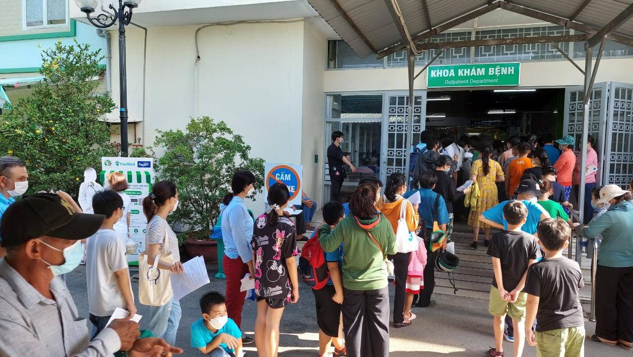 Chiến dịch tiêm vắc xin ngừa COVID-19 đang nhận được sự quan tâm, hưởng ứng của người dân tại TPHCM Chiến dịch tiêm vắc xin ngừa COVID-19 đang nhận được sự quan tâm, hưởng ứng của người dân tại TPHCM