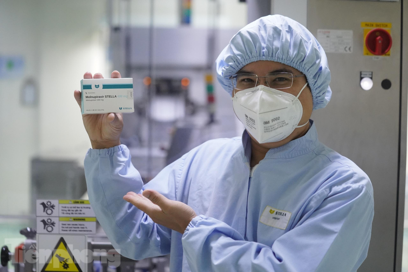 Những hộp thuốc Molnupiravir đầu tiên điều trị COVID-19 được sản xuất tại Việt Nam. Ảnh: Phạm Nguyễn