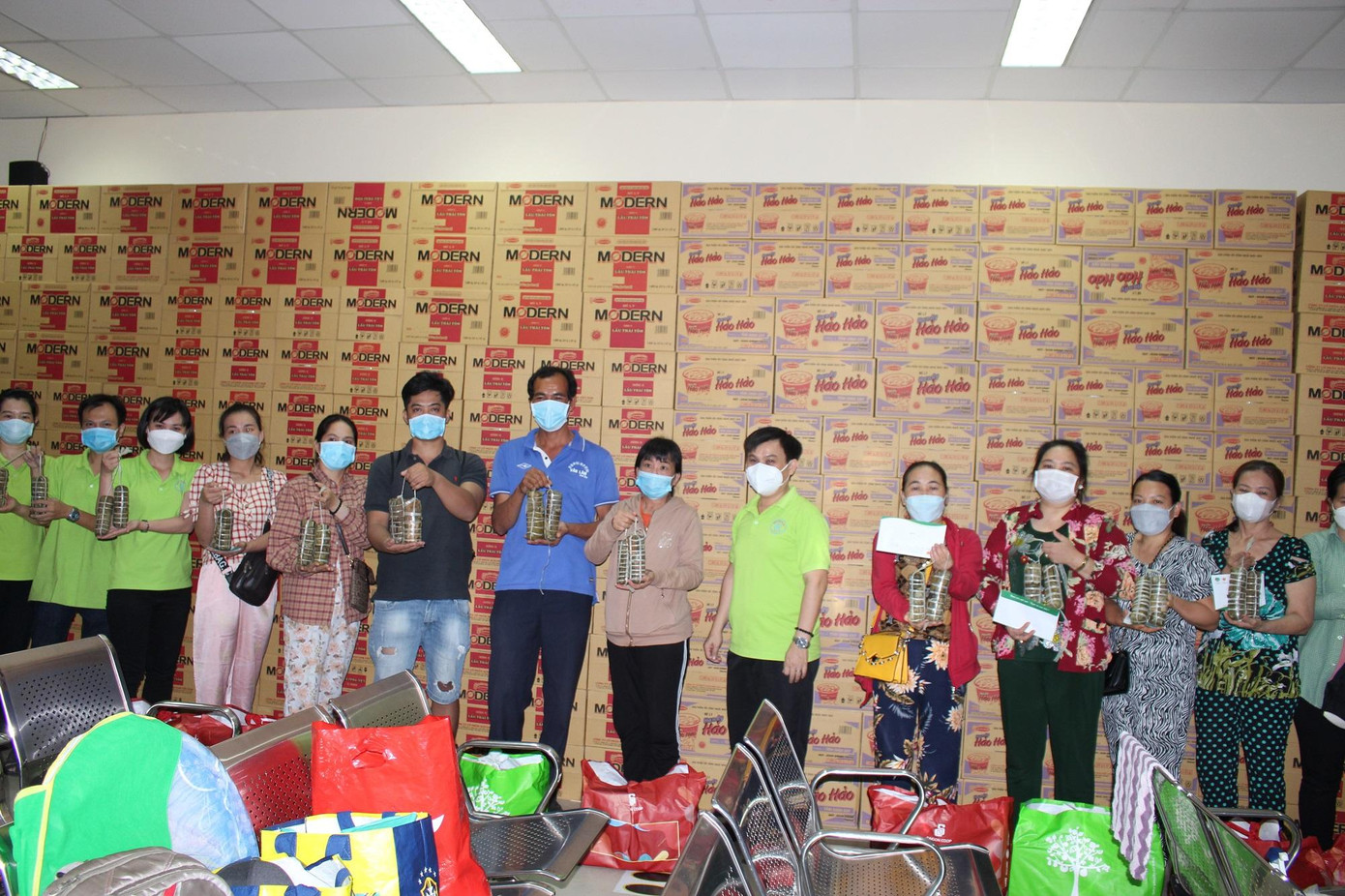 Những đòn bánh tét mang nét đặc trưng của người Nam Bộ được tặng tới thân nhân người bệnh