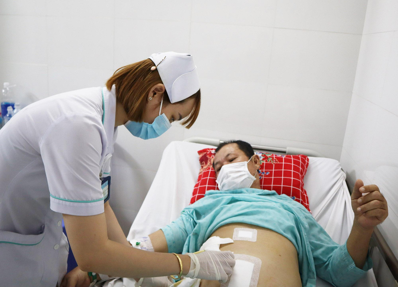 Nam bệnh nhân đã may mắn được can thiệp kịp thời, tránh được nguy cơ nhiễm trùng do vỡ túi mật bị "bỏ quên"