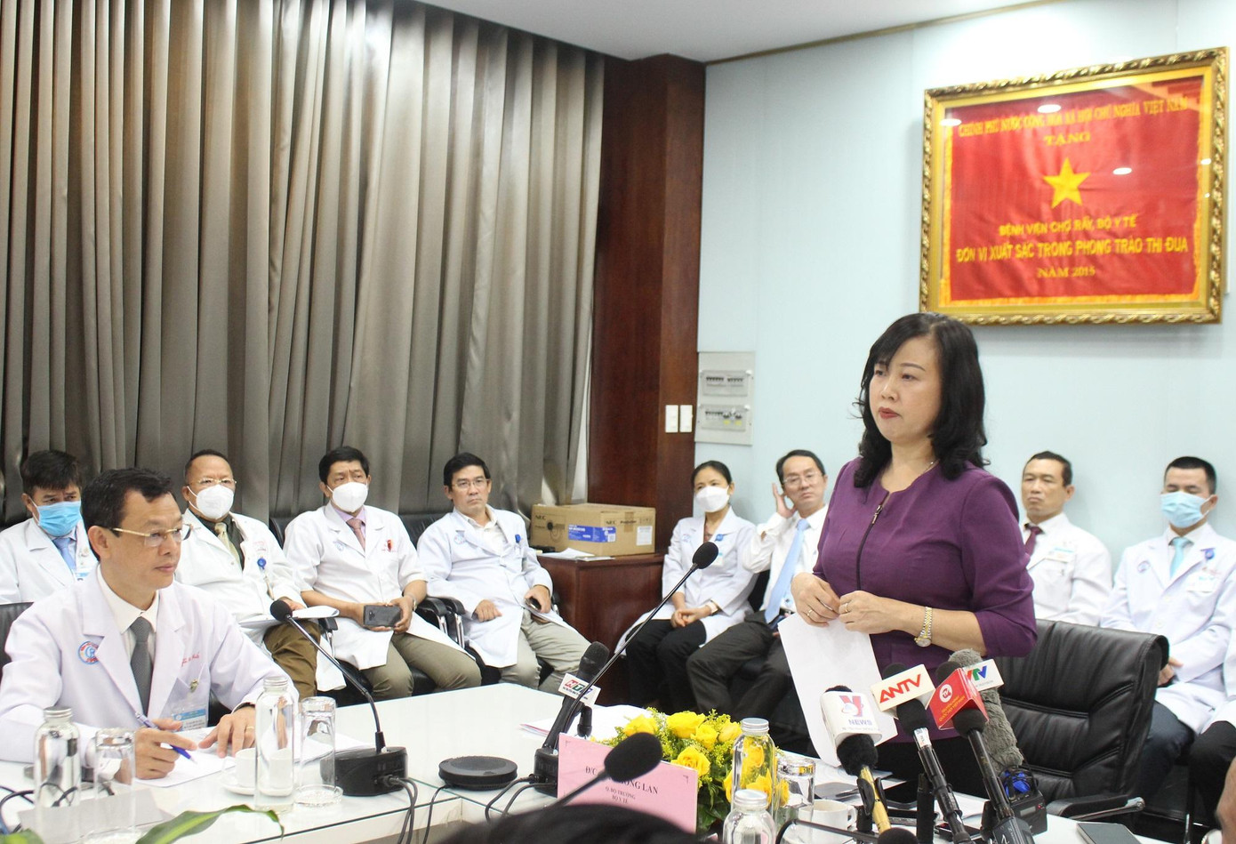 Quyền Bộ trưởng Bộ Y tế cho biết sẽ kiến nghị Chính phủ tháo gỡ khó khăn trong cung ứng thuốc, vật tư y tế