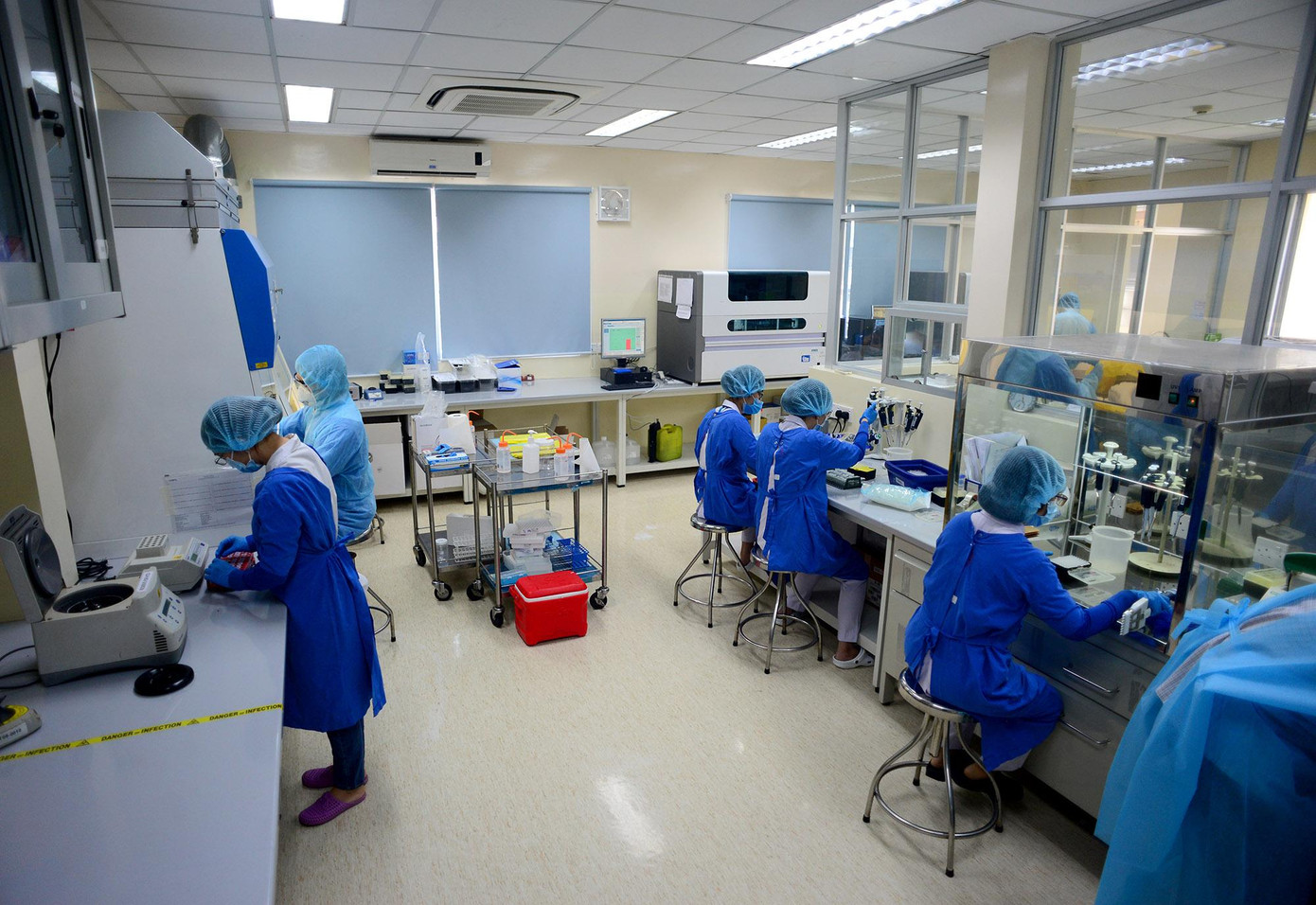 Thành phố đang chủ động thực hiện xét nghiệm, giải mã trình tự gen để phát hiện biến chủng của COVID-19