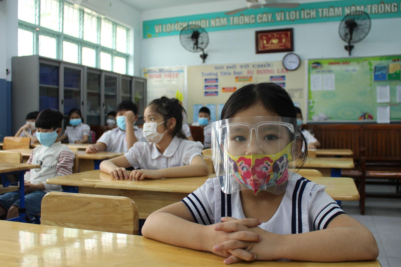 Thầy cô và học trò trên địa bàn TPHCM đang nỗ lực vượt khó trong đại dịch đến trường học trực tiếp Thầy cô và học trò trên địa bàn TPHCM đang nỗ lực vượt khó trong đại dịch đến trường học trực tiếp