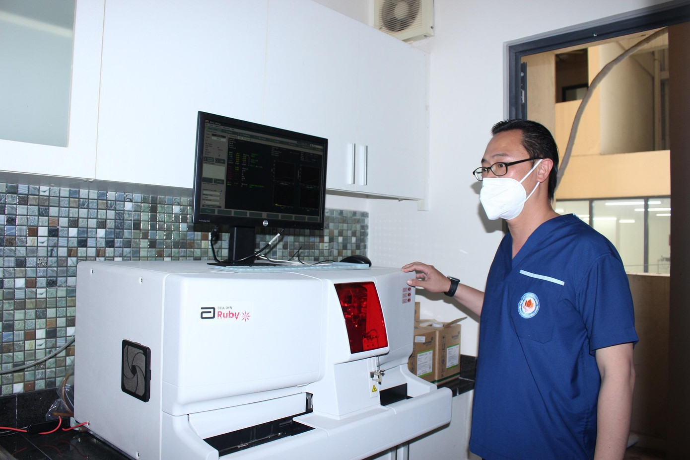 Nhiều máy móc thiết bị phục vụ chuyên môn tại các bệnh viện đang phải đi mượn từ bên ngoài