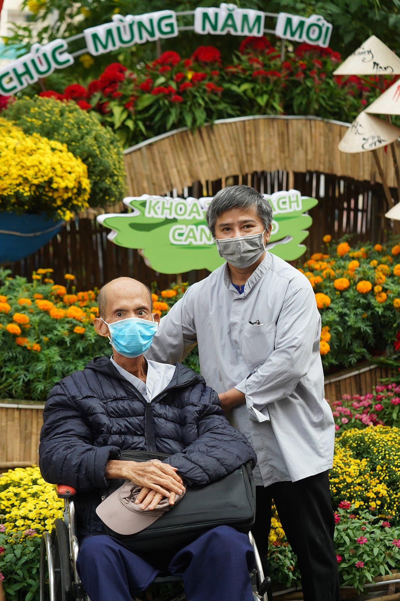 Cuộc chiến chống dịch COVID-19 sẽ giảm bớt gánh nặng nếu mỗi người đều nâng cao ý thức tuân thủ 5K. Ảnh: Phạm Nguyễn