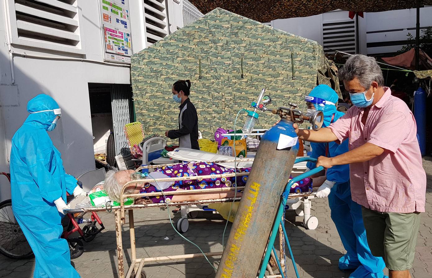 Đại dịch COVID-19 khiến cuộc khủng hoảng nhân lực ngành y tế trở nên nghiêm trọng hơn