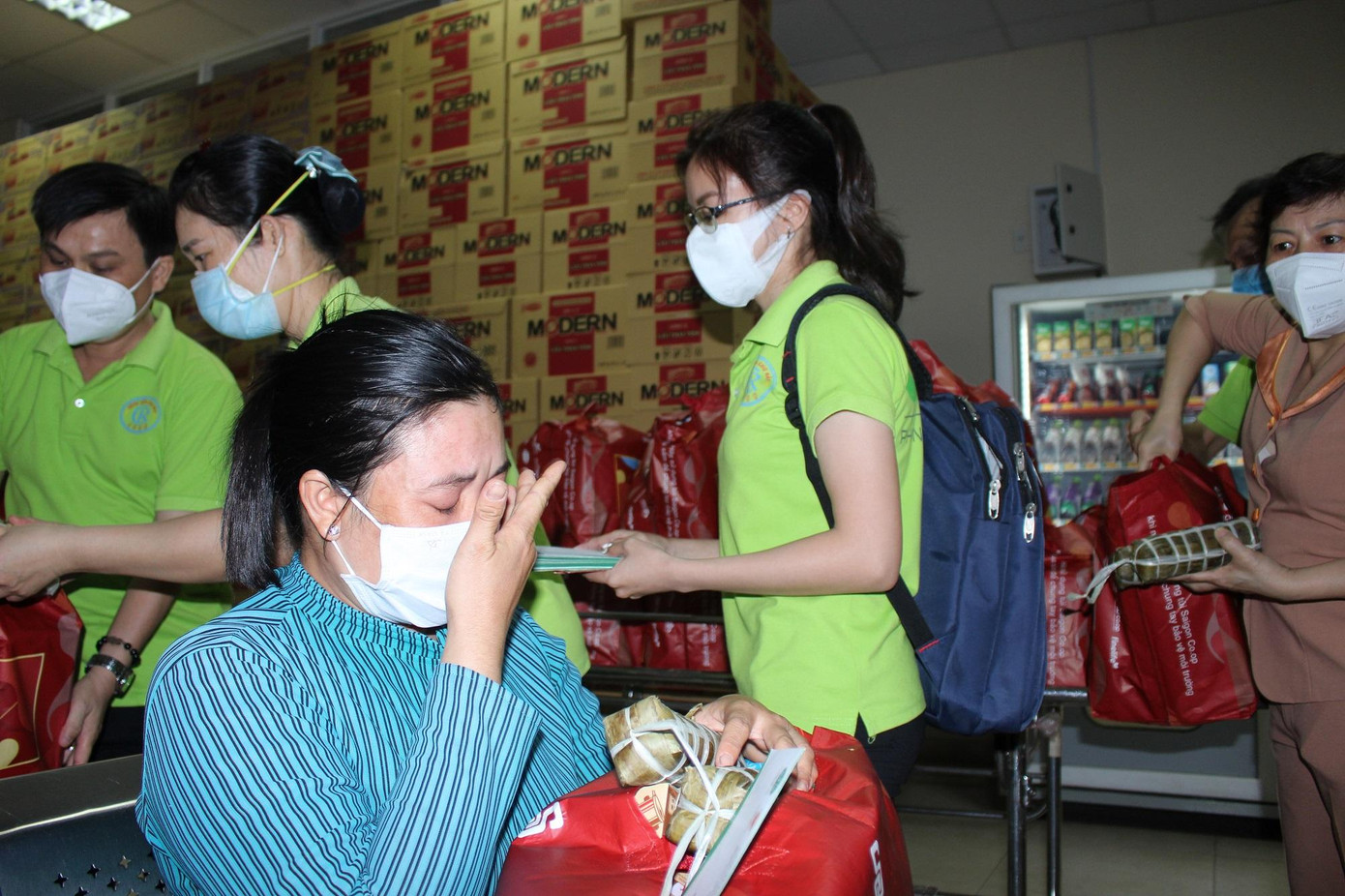 Niềm hạnh phúc bất ngờ đã khiến nhiều thân nhân người bệnh xúc động, nghẹn ngào