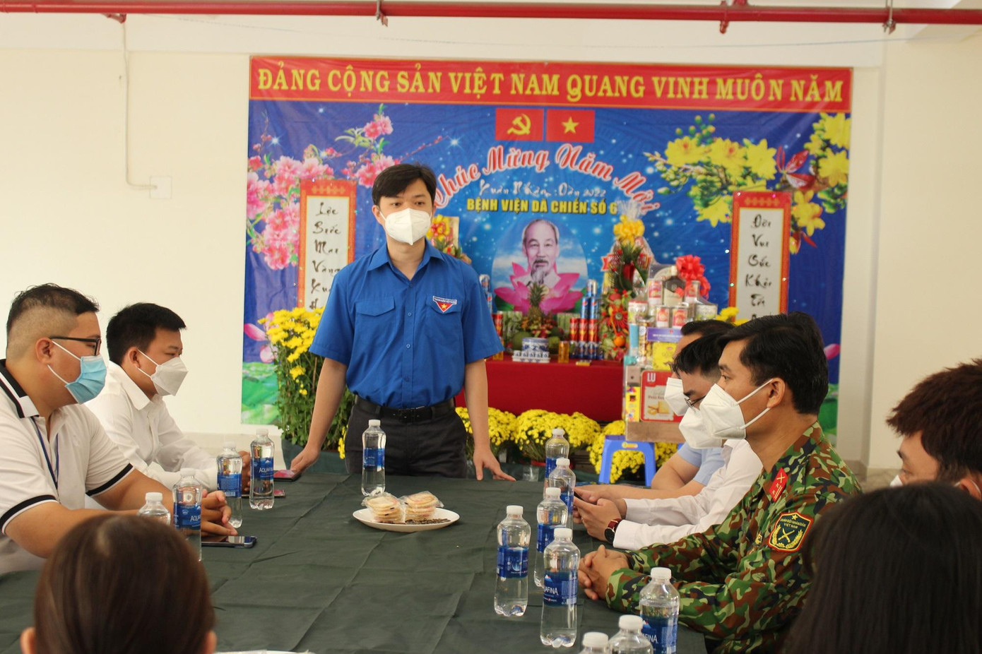 Anh Nguyễn Minh Triết - Bí thư Trung ương Đoàn, thăm, chúc Tết toàn thể cán bộ, nhân viên, y, bác sĩ Bệnh viện dã chiến số 6. Anh Nguyễn Minh Triết - Bí thư Trung ương Đoàn, thăm, chúc Tết toàn thể cán bộ, nhân viên, y, bác sĩ Bệnh viện dã chiến số 6.