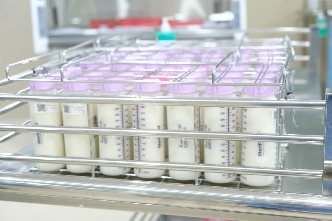 Nguồn sữa mẹ được cung ứng từ ngân hàng sẽ là dinh dưỡng tốt nhất cho trẻ sơ sinh Nguồn sữa mẹ được cung ứng từ ngân hàng sẽ là dinh dưỡng tốt nhất cho trẻ sơ sinh