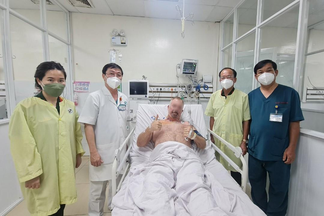 Nhờ được can thiệp kịp thời, nam phi công đã vượt qua nguy kịch, sức khỏe bình phục tốt Nhờ được can thiệp kịp thời, nam phi công đã vượt qua nguy kịch, sức khỏe bình phục tốt