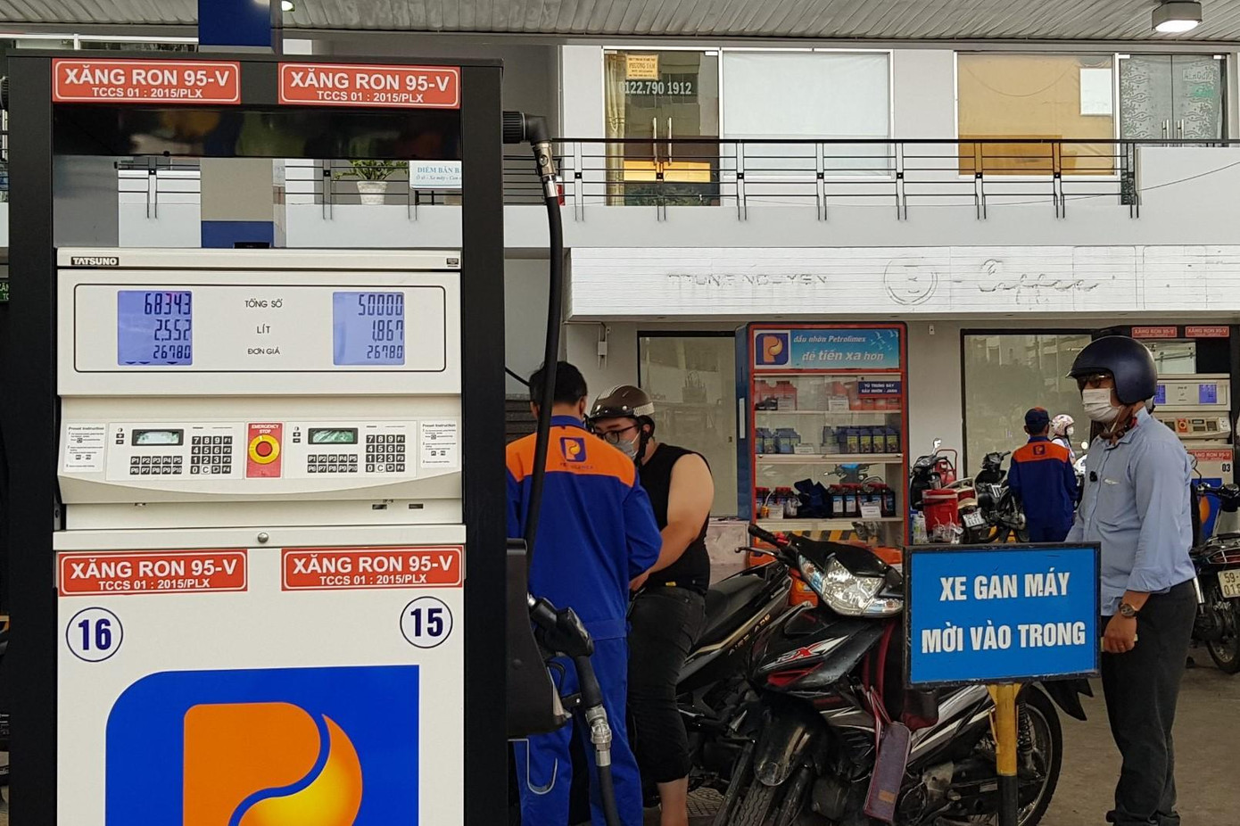 TPHCM đang siết chặt công tác quản lý hoạt động kinh doanh xăng dầu trên toàn địa bàn TPHCM đang siết chặt công tác quản lý hoạt động kinh doanh xăng dầu trên toàn địa bàn