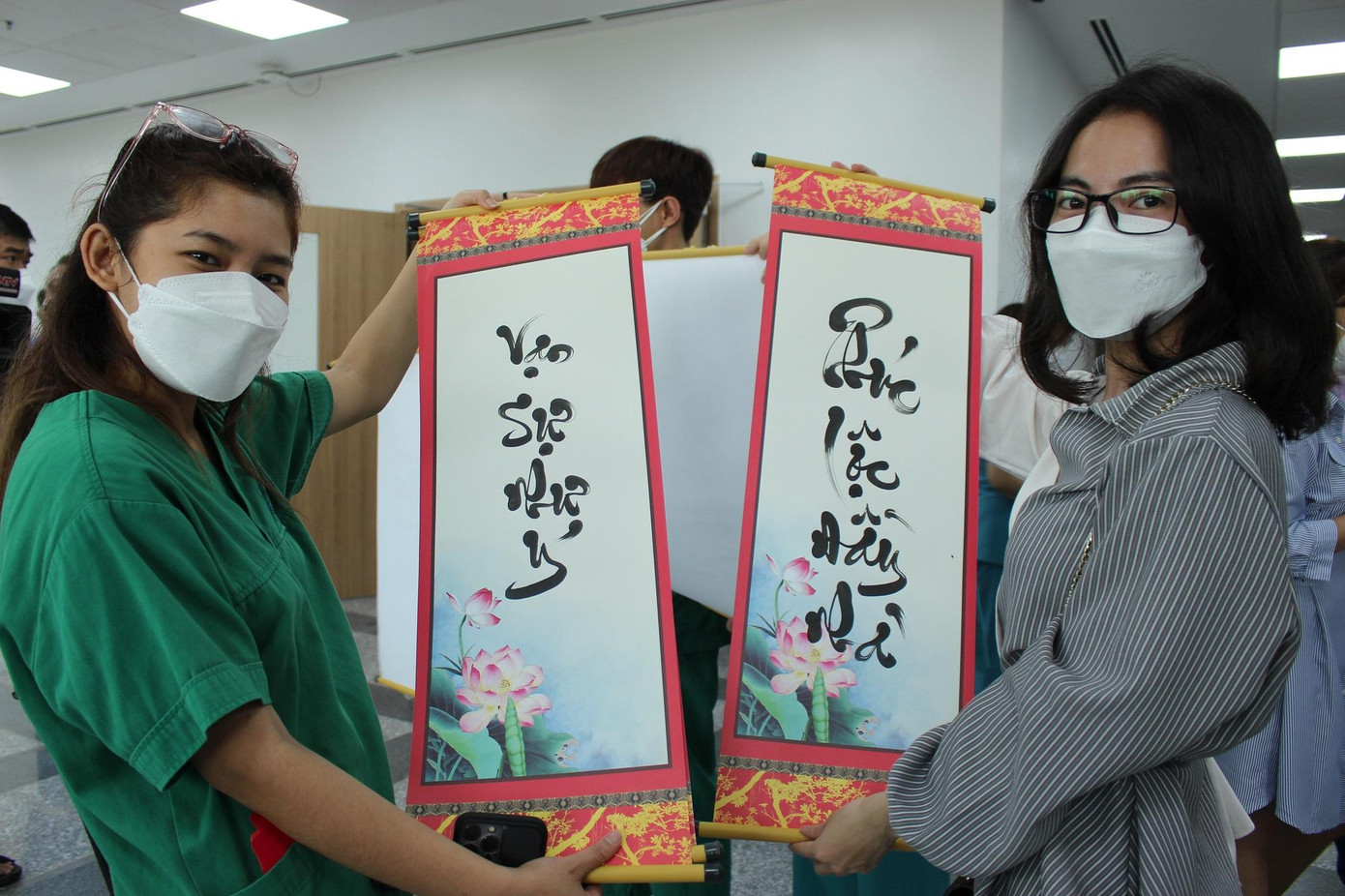 Niềm vui của nhân viên y tế trong những ngày Tết đến xuân về và dịch bệnh đã được kiểm soát Niềm vui của nhân viên y tế trong những ngày Tết đến xuân về và dịch bệnh đã được kiểm soát