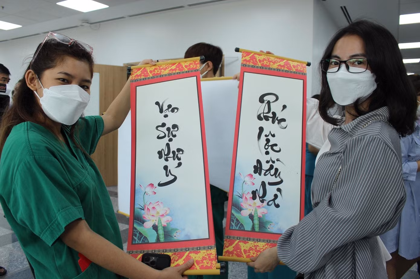 Niềm vui của nhân viên y tế trong những ngày Tết đến xuân về và dịch bệnh đã được kiểm soát Niềm vui của nhân viên y tế trong những ngày Tết đến xuân về và dịch bệnh đã được kiểm soát