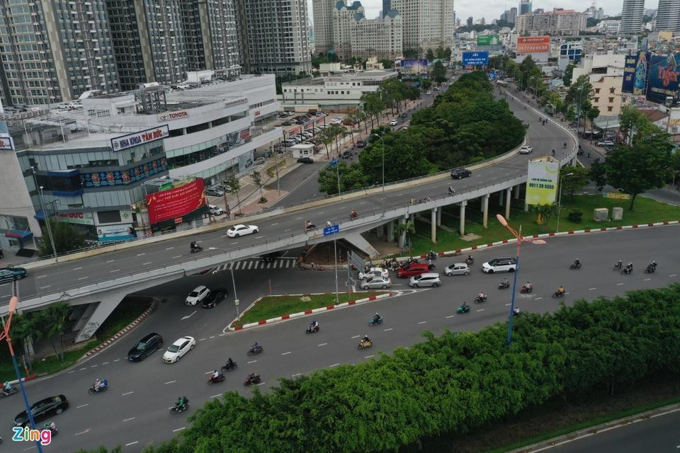 Toàn cảnh cầu vượt Nguyễn Hữu Cảnh nơi xảy ra sự cố đứt cáp (ảnh: Zing) Toàn cảnh cầu vượt Nguyễn Hữu Cảnh nơi xảy ra sự cố đứt cáp (ảnh: Zing)