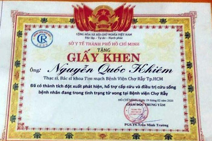 Giấy khen được cho là giả khi phía Bệnh viện Chợ Rẫy xác nhận không có nhân sự Nguyễn Quốc Khiêm công tác tại khoa Tim mạch