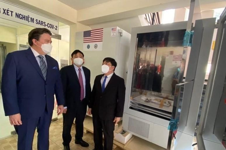 Bộ Quốc phòng Mỹ đã trao tặng 111 chiếc tủ lạnh chuyên dụng bảo quản vắc xin cho Việt Nam Bộ Quốc phòng Mỹ đã trao tặng 111 chiếc tủ lạnh chuyên dụng bảo quản vắc xin cho Việt Nam