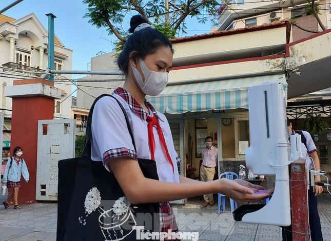 Học sinh từ khối 7 trở lên tại TPHCM đã trở lại trường học trực tiếp Học sinh từ khối 7 trở lên tại TPHCM đã trở lại trường học trực tiếp