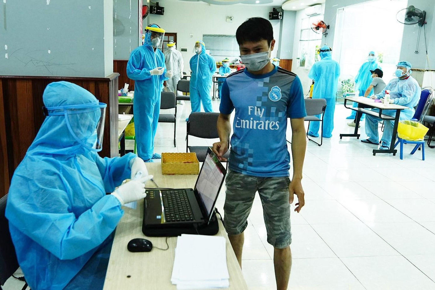 Lực lượng bác sĩ trẻ về y tế cơ sở sẽ giảm áp lực quá tải và đáp ứng tốt hơn hoạt động phòng chống dịch (ảnh: Phạm Nguyễn) Lực lượng bác sĩ trẻ về y tế cơ sở sẽ giảm áp lực quá tải và đáp ứng tốt hơn hoạt động phòng chống dịch (ảnh: Phạm Nguyễn)