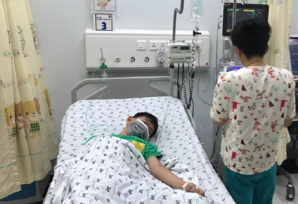 Bệnh nhi đã may mắn vượt qua nguy kịch sau khi được bác sĩ nỗ lực cứu chữa Bệnh nhi đã may mắn vượt qua nguy kịch sau khi được bác sĩ nỗ lực cứu chữa