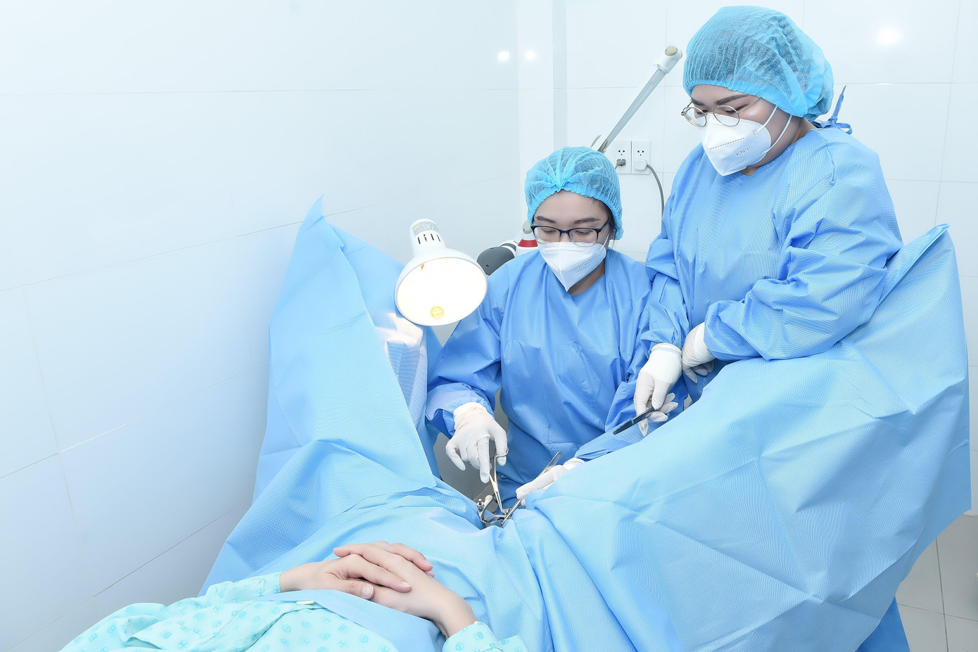 Nữ bệnh nhân đã phải nhập viện cấp cứu trong tình trạng thủng âm đạo sau khi thu hẹp vùng kín tại spa Nữ bệnh nhân đã phải nhập viện cấp cứu trong tình trạng thủng âm đạo sau khi thu hẹp vùng kín tại spa