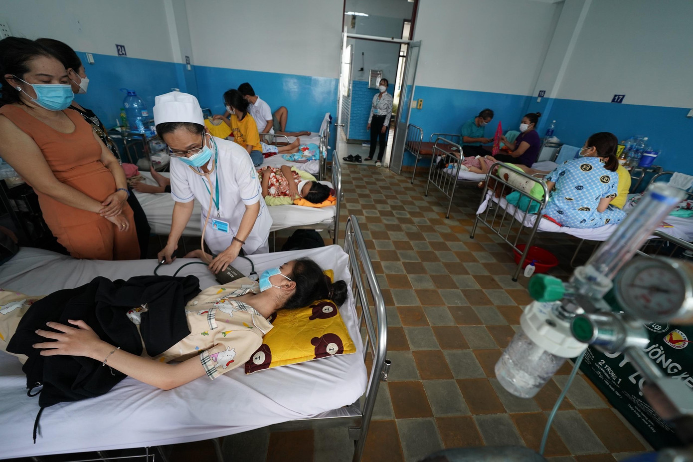 Bệnh nhân mắc SXH điều trị tại Bệnh viện Bệnh Nhiệt Đới TPHCM (ảnh: Phạm Nguyễn) Bệnh nhân mắc SXH điều trị tại Bệnh viện Bệnh Nhiệt Đới TPHCM (ảnh: Phạm Nguyễn)