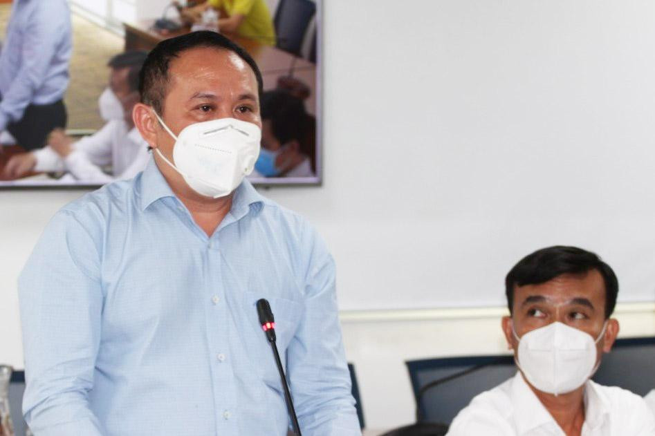 Ông Lâm Tấn Hùng chia sẻ thông tin về công tác tuyển dụng nhân tài tại buổi họp báo Ông Lâm Tấn Hùng chia sẻ thông tin về công tác tuyển dụng nhân tài tại buổi họp báo