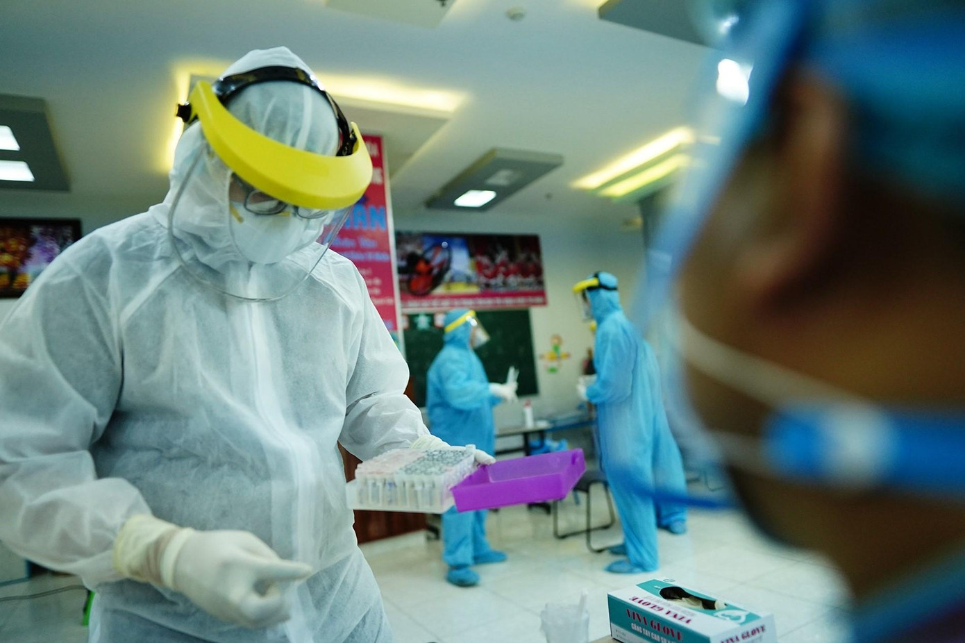 Số ca mới mắc COVID-10 gia tăng trở lại, ngành y tế TPHCM đang nỗ lực thực hiện các phương án phòng chống (ảnh: Phạm Nguyễn) Số ca mới mắc COVID-10 gia tăng trở lại, ngành y tế TPHCM đang nỗ lực thực hiện các phương án phòng chống (ảnh: Phạm Nguyễn)